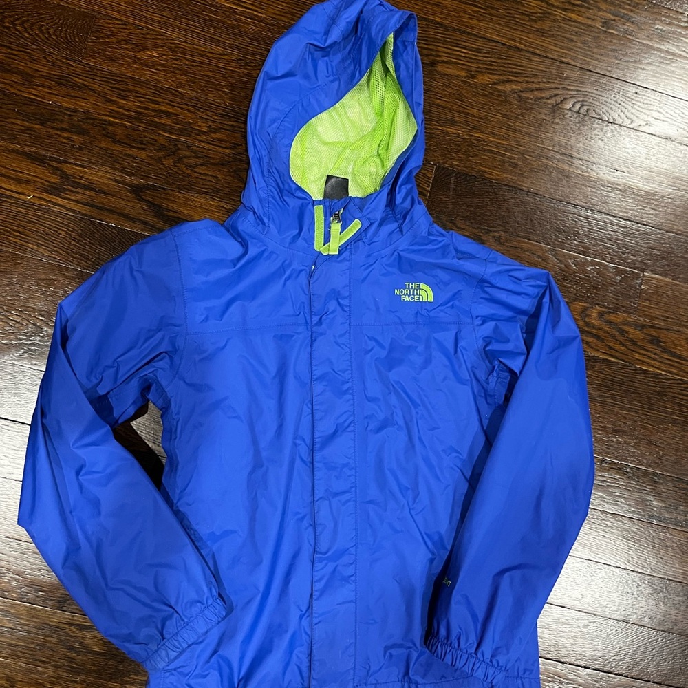 The North Face rain jacket/windbreaker. Excellent condition. Youth 10/12.
